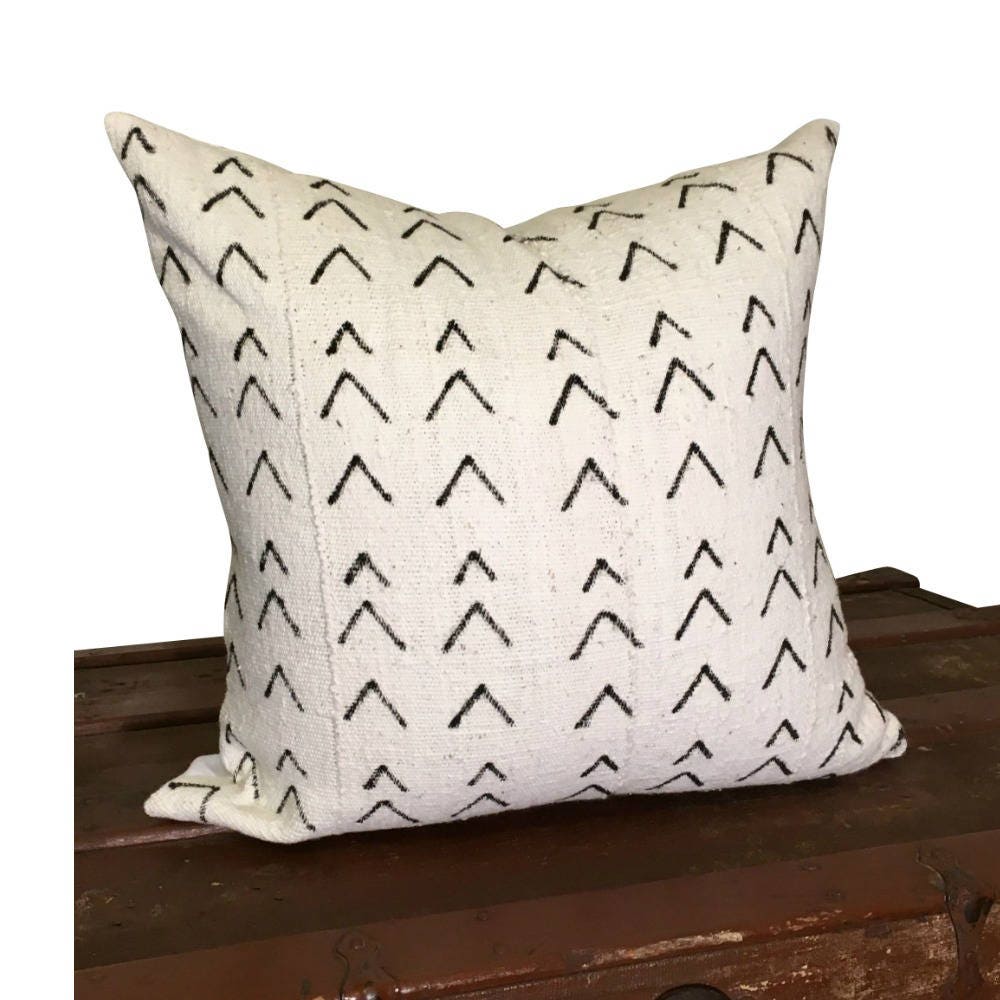White Arrow Mudcloth Pillow Cover, Black and White Boho Pillow Pillow Cover, Chevron Pillow,  Bogolan Pillow, African Fabric Pillow