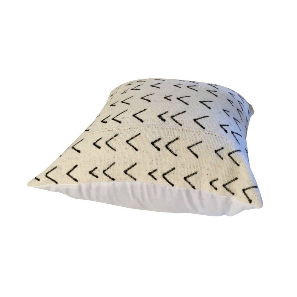 White Arrow Mudcloth Pillow Cover, Black and White Boho Pillow Pillow Cover, Chevron Pillow,  Bogolan Pillow, African Fabric Pillow